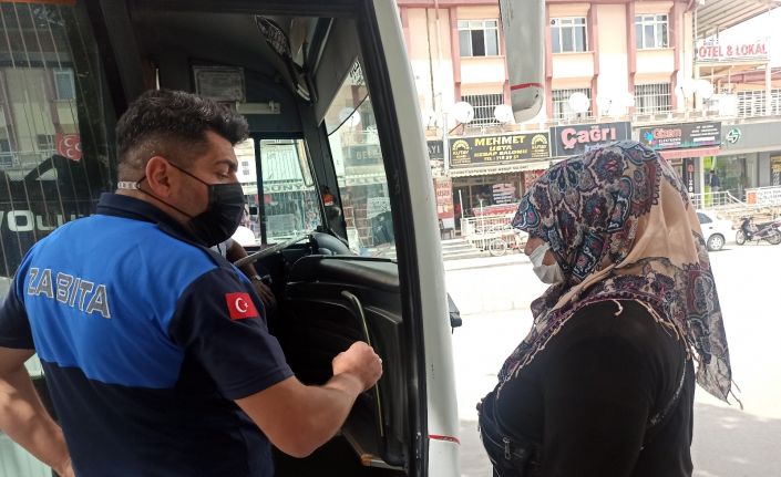 Dilenciyi suç üstü yapan zabıta şahsı toplu ulaşım aracına bindirip ilçeden çıkardı