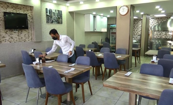 Diyarbakır’da yeni normalleşme start aldı, esnaf iş yerini açıp müşteri beklemeye başladı