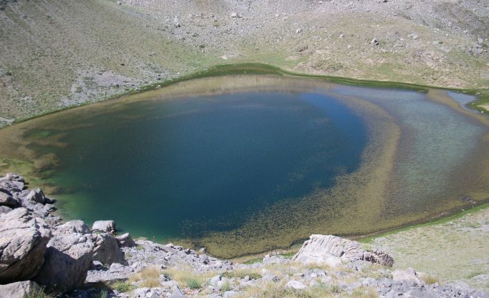 Doğa tutkunlarının gözdesi: Karagöl
