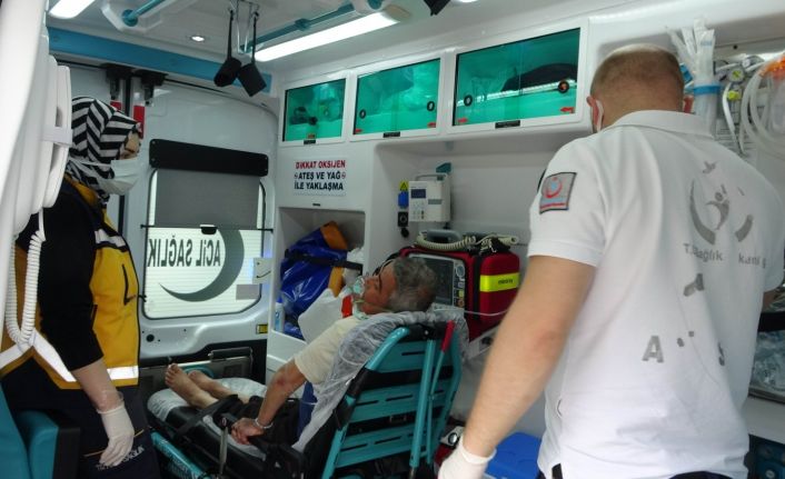 Doktoru tehdit ettiği iddiasıyla gözaltına alınan hasta, ambulansla adliyeye sevk edildi