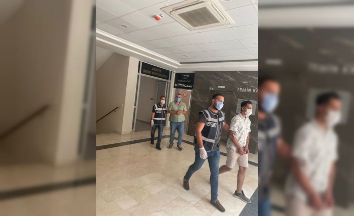 Dört ayrı işyerinden ‘tırnakçılık yöntemi’ ile para çalan iki şahıs yakalandı