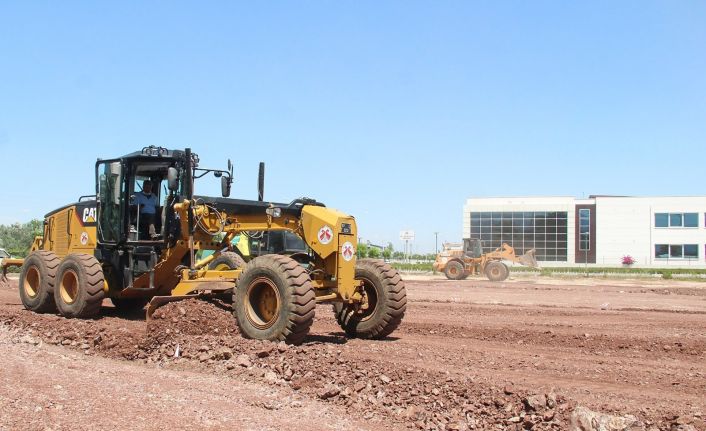 Döşemealtı’na 3 yeni tenis kortu