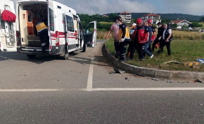 Duble yolda iki otomobil çarpıştı: 1 yaralı