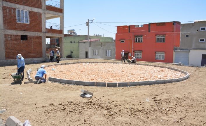 Ergani Belediyesi park ve çocuk oyun alanı yapımına devam ediyor