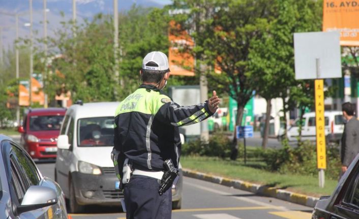 Erzincan’da trafiğe kayıtlı araç sayısı Mayıs ayı sonu itibarıyla 62 bin 372 oldu