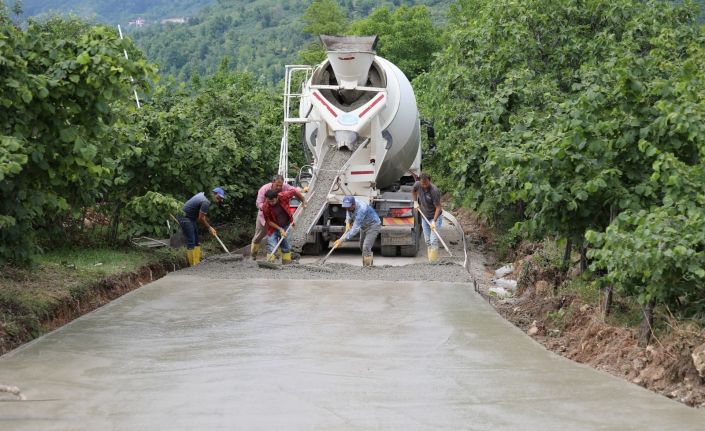 Fatsa’da beton yol çalışmaları sürüyor