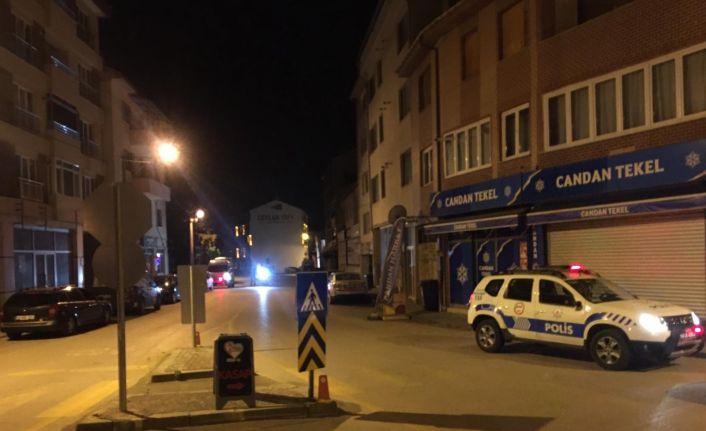 Gençlerin bıçaklı kavgasında kan aktı