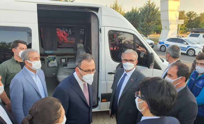 Gençlik ve Spor Bakanı Kasapoğlu, Dicle Üniversitesi Gençlik Ofisinin açılışını yaptı