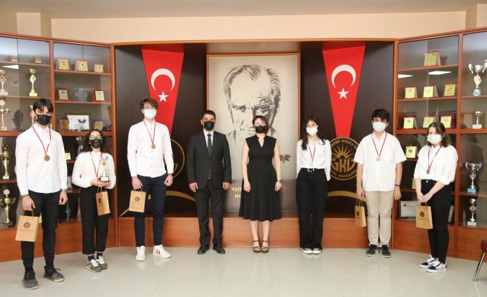 GKV’de münazara turnuvası ödül töreni heyecanı