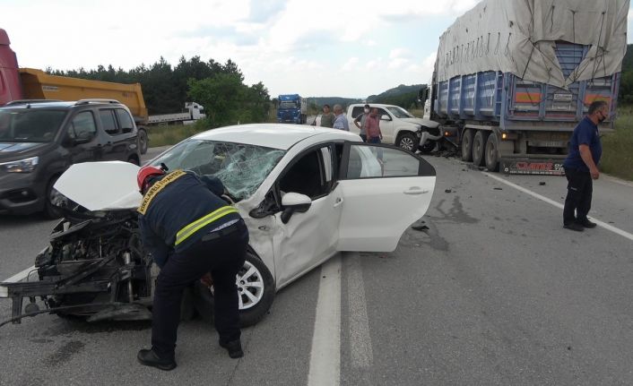 Görev yapacağı camiyi görmeye giden imam ve yakınları kaza geçirdi: 4 yaralı