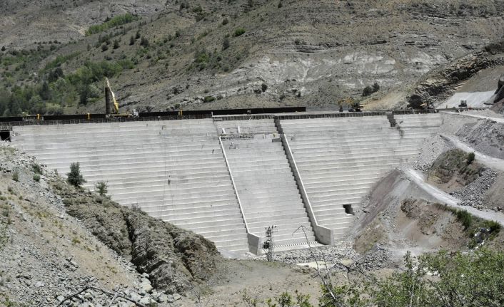 Gümüşhane’ye içme suyu sağlayacak olan Bahçecik Barajı’nın gövde yüksekliği yüzde 75’e ulaştı