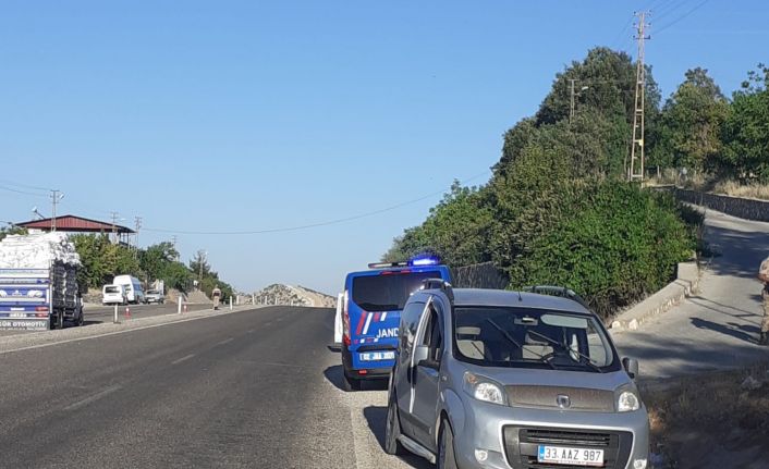 Hafif ticari araç ile kamyonet çarpıştı: 3 yaralı