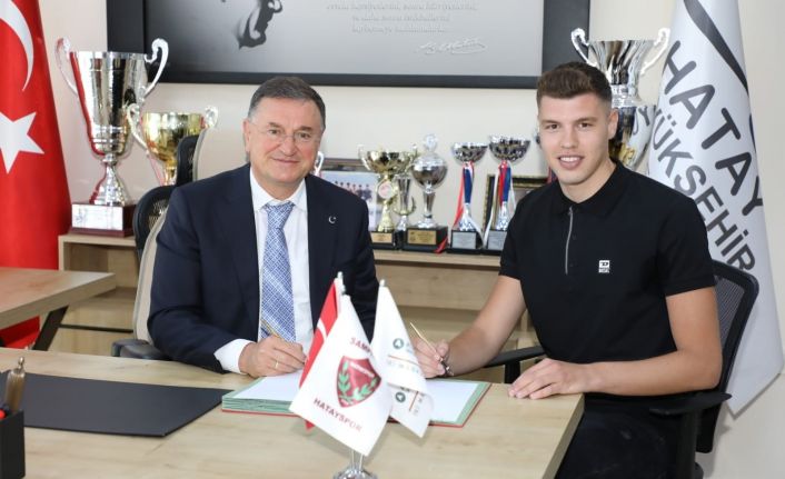 Hatayspor, Fatih Karagümrük’te forma giyen 23 yaşındaki defans oyuncusu Fatih Kuruçuk ile 2 yıllık sözleşme imzaladı.