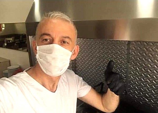 Havran’da hırsızdan bıkan esnaf kapıya not yazdı, kapıya ise ’açtır’ diye ekmek bıraktı