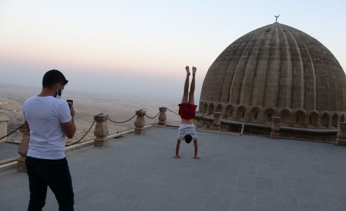 Hayranı olduğu Türk DJ’yi taklit etmek için Amerika’dan Mardin’e geldi