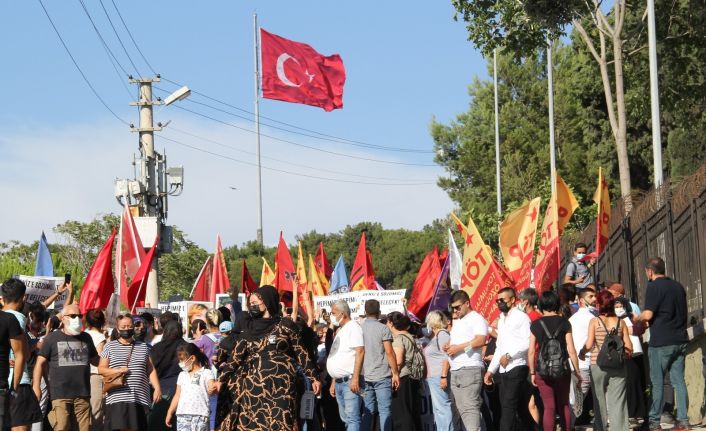 HDP İl Binasındaki saldırıda ölen Deniz Poyraz’ın cenazesinde kısa süreli gerginlik