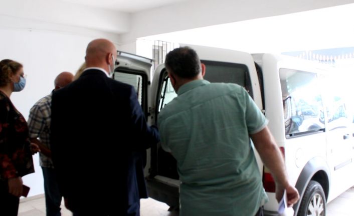 Husumetlisini berberde bıçaklayan kadın ve yardım ettiği öne sürülen 2 kişi tutuklandı
