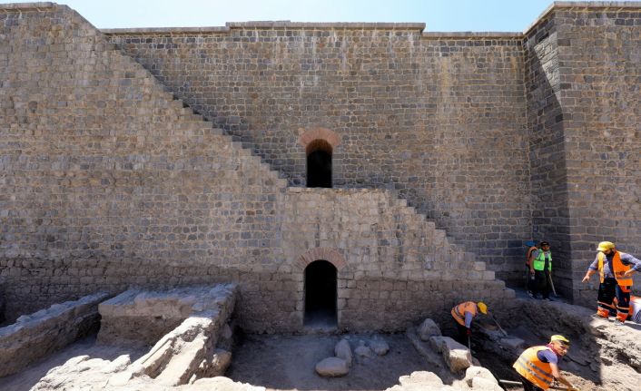 İçkale’deki kazı ve restorasyonlarda 3 burcun kapısı ortaya çıkarıldı