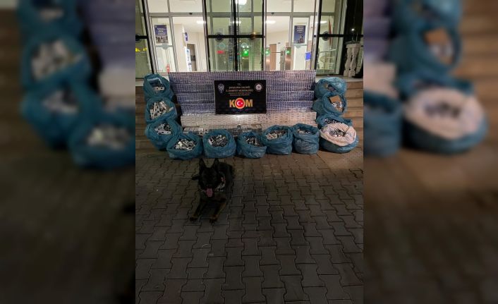 İhbar üzerine durdurulan kamyonette 10 bin 400 paket kaçak sigara ele geçirildi