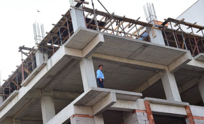 İntihara teşebbüs olayını gören cep telefonunu alıp olay yerine koştu