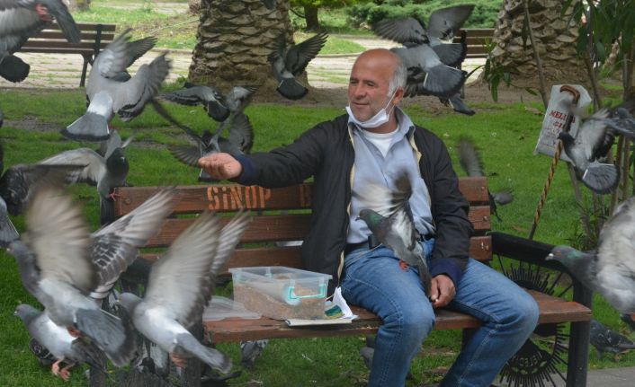 İşsiz kaldı, güvercinler dert ortağı oldu