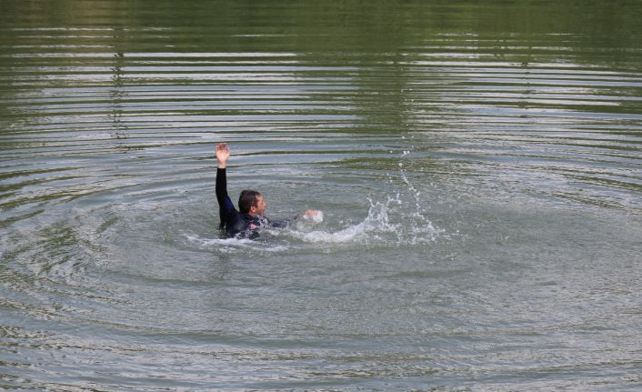 İtfaiye su altı ekibinden gerçeğini aratmayan tatbikat