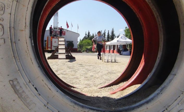 İtfaiyeci olmak için zorlu parkurda ter döküyorlar