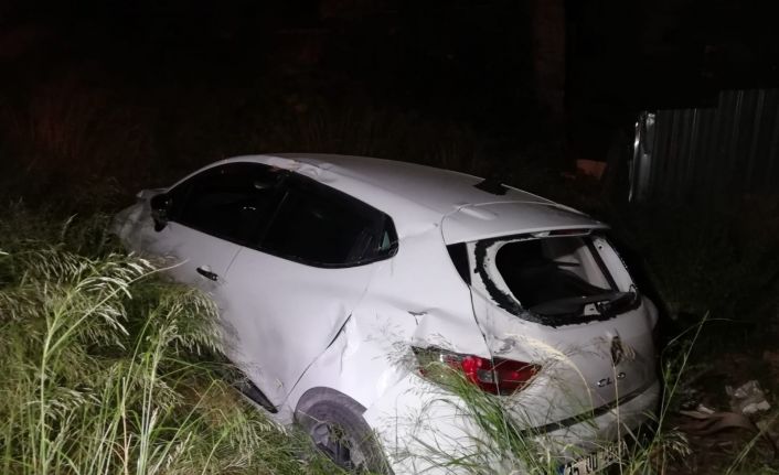 İzmir’de boş araziye uçan otomobilin sesini duyan vatandaşlar: "Arkadaki bina yıkıldı sandık"