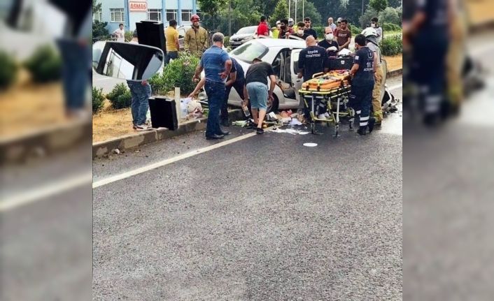 İzmir’de otomobil iş makinesine çarptı: 1 ölü, 1 yaralı