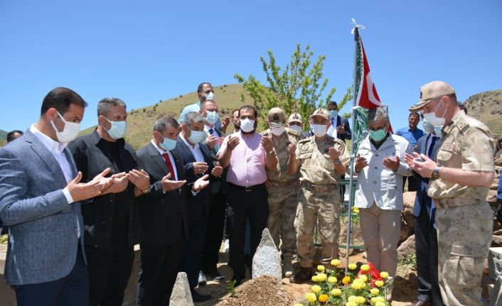 Jandarma Genel Komutanı Orgeneral Çetin’den şehit güvenlik korucusunun kabrine ziyaret