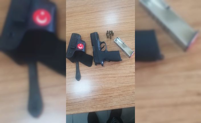 KAAN Uygulaması ile otogarda 1 şahıs ruhsatsız silah ve mermilerle yakalandı