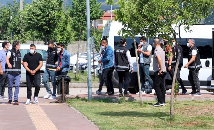 Kaçak sigaraları sahte bandrolle piyasaya süren 7 kişi adliyeye sevk edildi