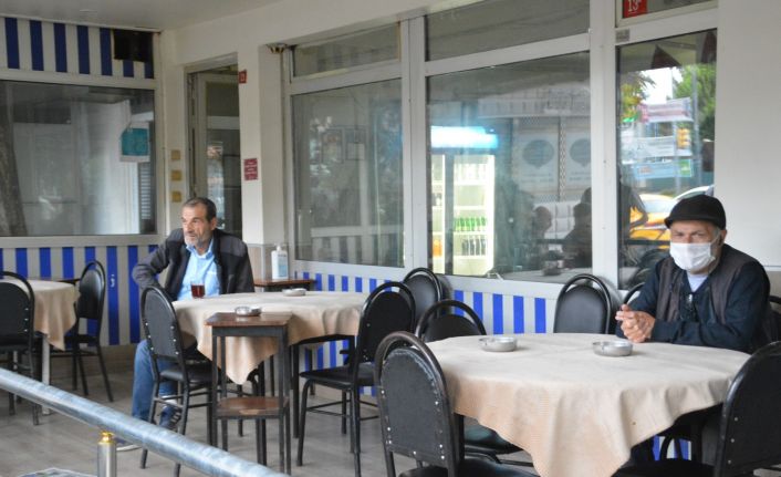 Kafe, kahvehane ve restoranlar bu sabah itibariyle hizmet vermeye başladı