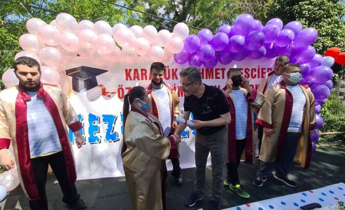 Karabük’te 7 özel öğrenci mezuniyet coşkusu yaşadı