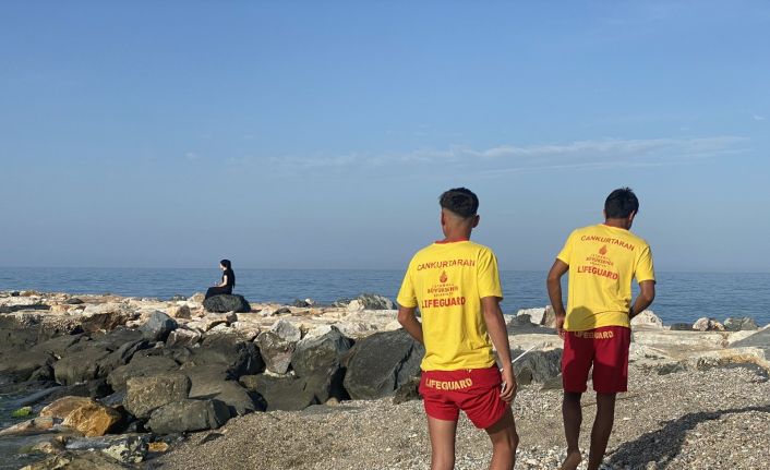 Karaburun’da serinlemek için denize giren çocuk ölümden döndü