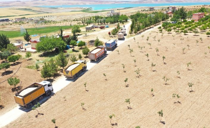 Karaköprü kırsalında yol atağı sürüyor