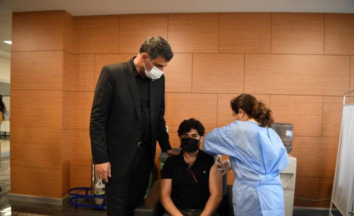 Kartepe Belediyesi’nde 300 personel aşılandı