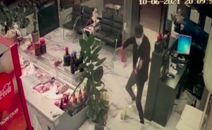 Kasap dükkanını kurşun yağmuruna tuttu: 1 yaralı