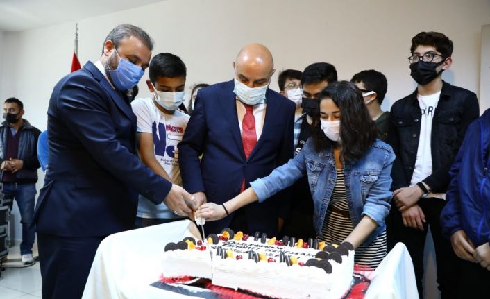 Keçiören Belediye Başkanı Turgut Altınok, YKS ve LGS öğrencileriyle buluştu