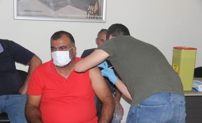 Kilis’te 40 yaş üzeri vatandaşlar ile SGK’lılar aşılanıyor