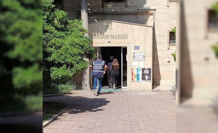 Kimliğinde fotoğrafı olmayan genç kızın yardımına polis koştu, saniyeler kala sınava yetişti