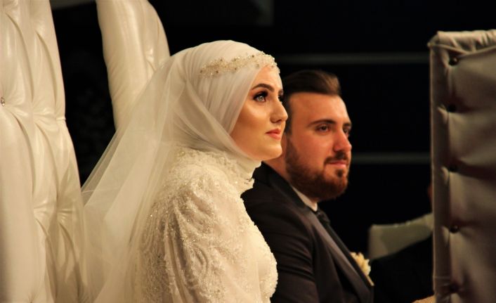 Kısıtlamasız cumarteside nikah kıydıran 41 çifte, en az 3 çocuk tavsiyesi