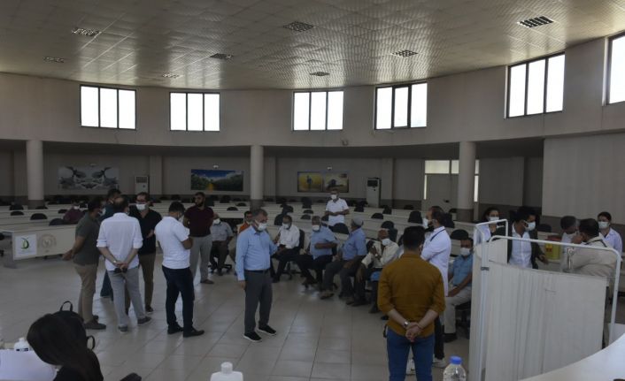 Kızıltepe Hububat Ticaret Merkezinde çalışanlar korona virüs aşısı oldu