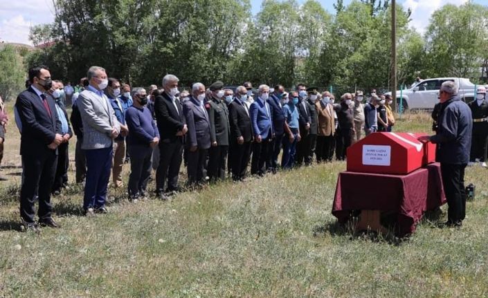 Kore Gazisi, 23 yıl önce kendisi için hazırladığı köy mezarlığına defnedildi