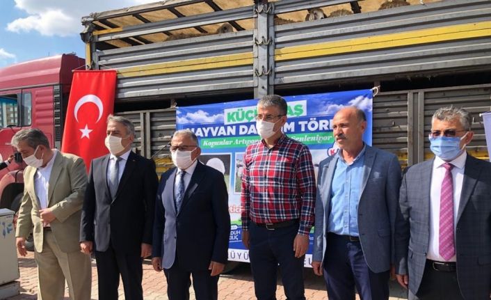 “Koyunlar Artıyor Meralar Şenleniyor” projesi ile 55 aileye bin 100 küçükbaş verildi