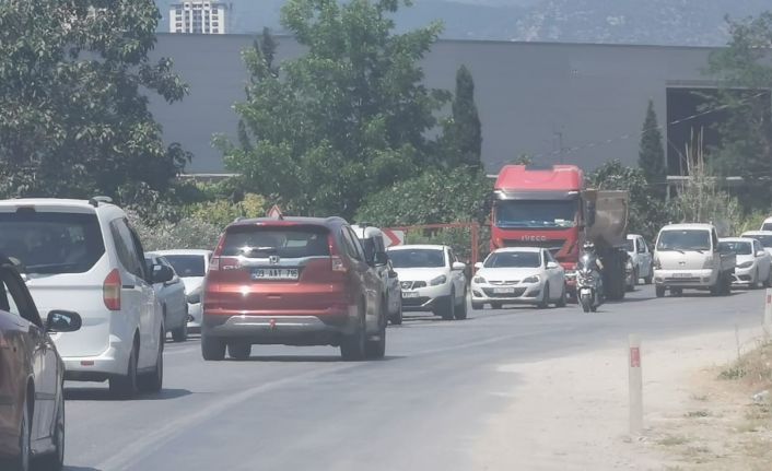 Kuşadası’na yazlıkçı akını: 1 günde 10 binden fazla araç giriş yaptı