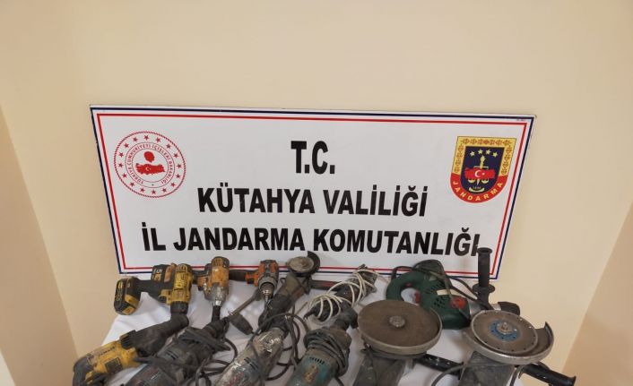 Kütahya’da hırsızlık olayına karışan 3 zanlı tutuklandı