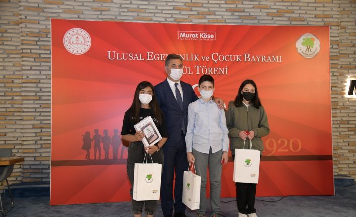 Mamak Belediyesi’nin düzenlediği ‘23 Nisan Yarışması’nın finalistlerine ödül