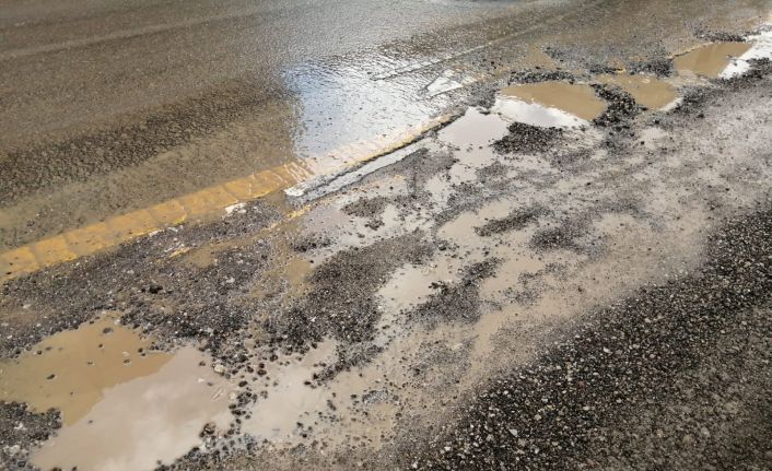 Mamak’ta sağanak sonrası meydana gelen sel altyapı çalışmalarının olduğu yolu tahrip etti