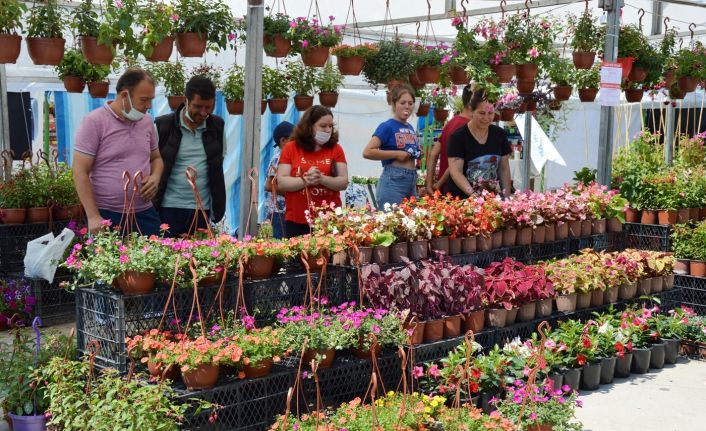 Manisa’da Çiçek Festivali ve Mesir Fuarı açıldı